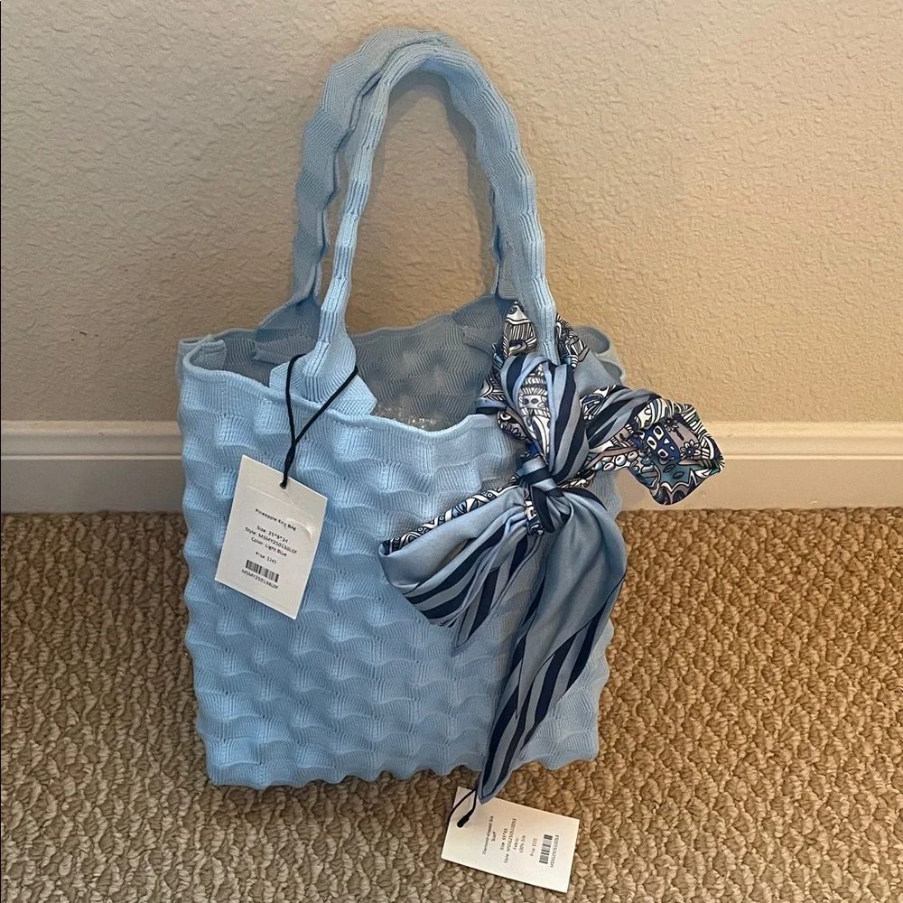 Max Simple NYC Pineapple Fiber blue Tote with Silk Scarf . NEW with Tags